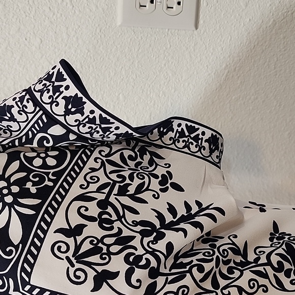 Sandra Darren Black and White Sheath Dress with Dolman Sleeves - Picture 4 of 7